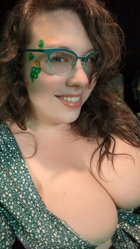 Autumn Winters star hd gallery