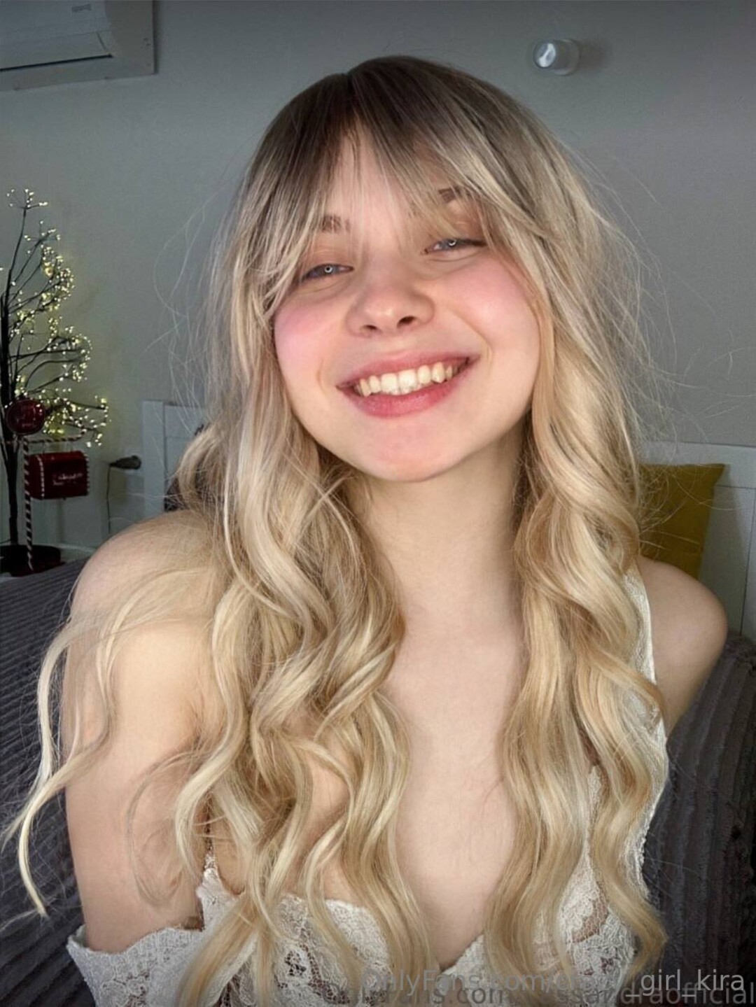 Crazy Girl Kira star pornographic image