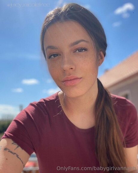 Babygirlvanni free model photo