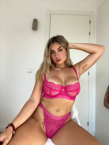 Itssschloeee exclusive actress pictures