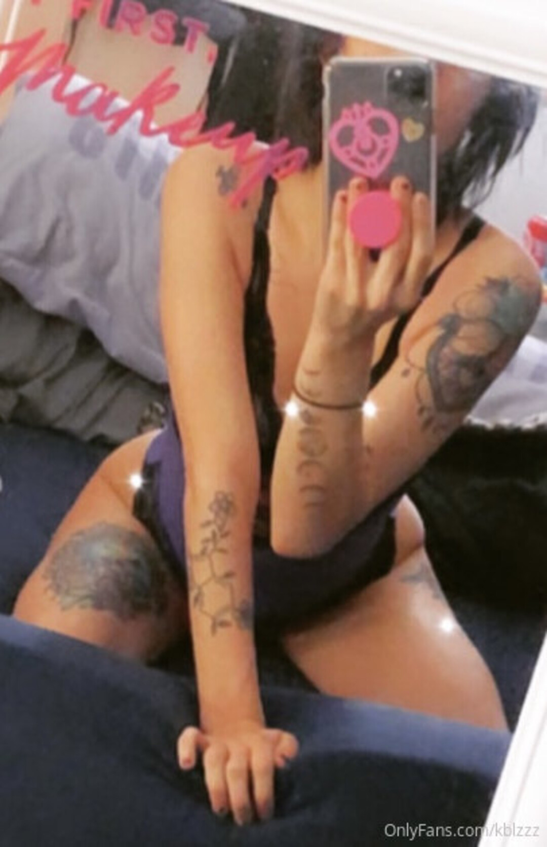 Kblzzz naked model image