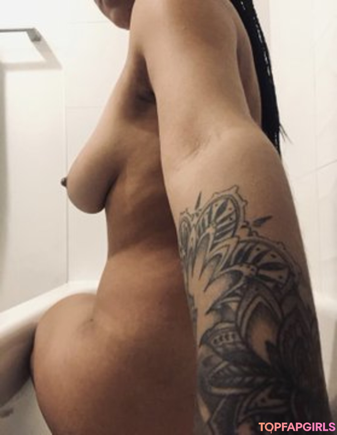 vieraralyn model art pic