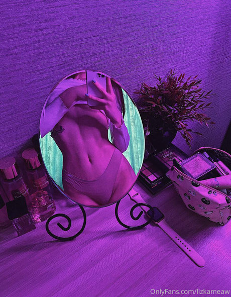 lizkameaw nudes star image