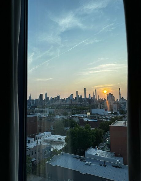 brunette petite onlyfans top image