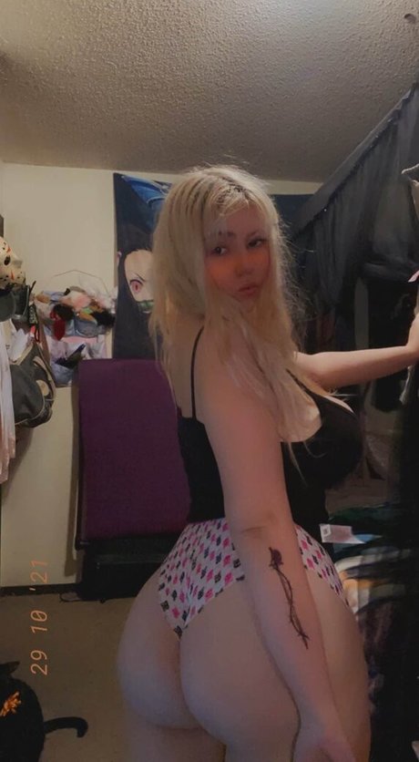 blonde cougar onlyfans top pic