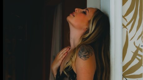 Caliwife13 star exclusive picture