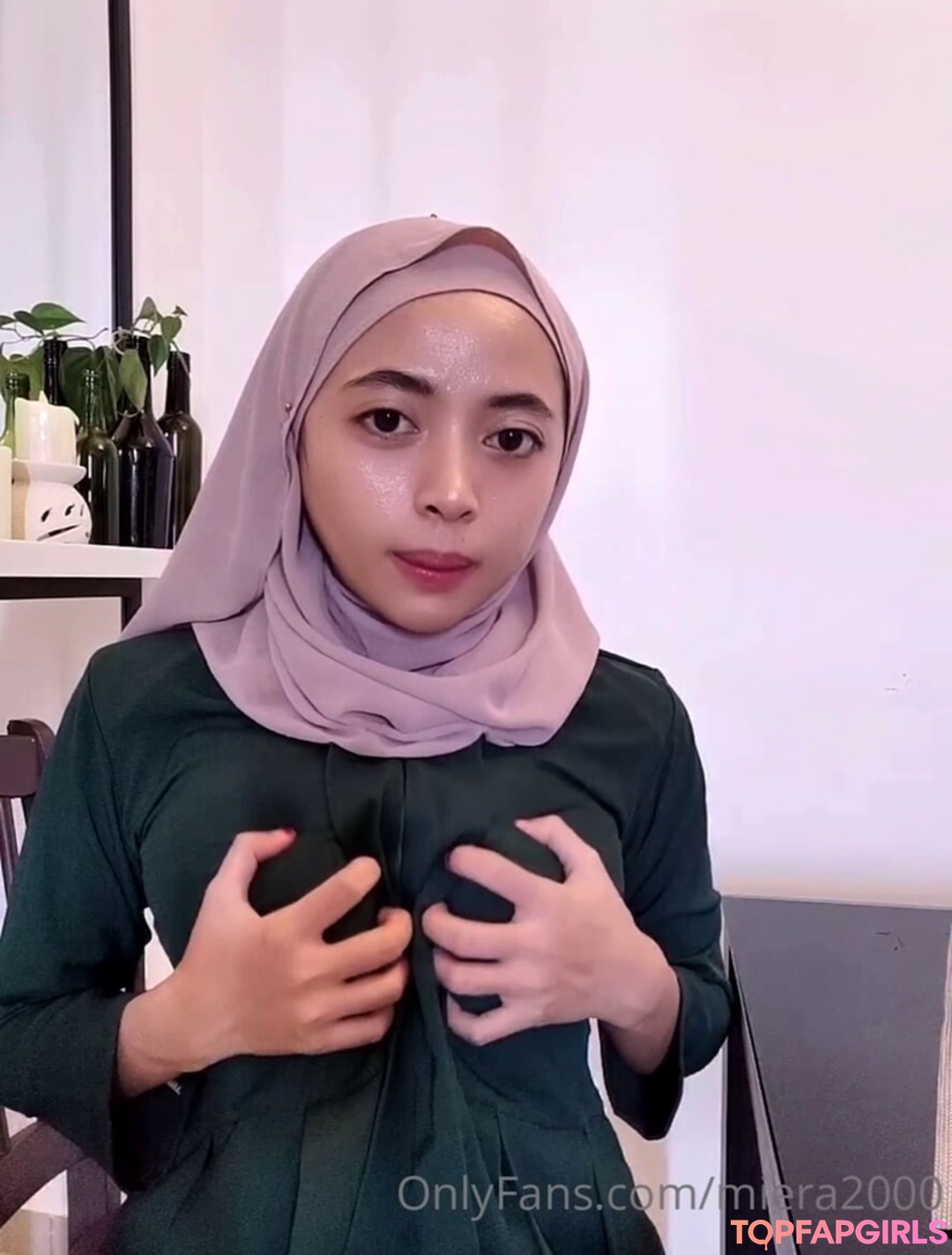 BabyyMiera sexy model gallery