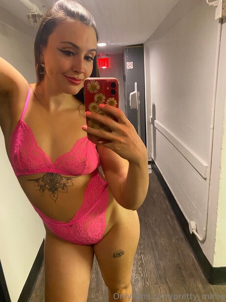 Pretty Mime model erotic photos