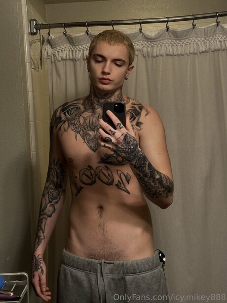 Icy Mikey888 model nice pics