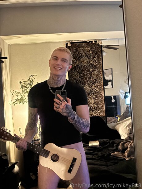 Icy Mikey888 nude star pictures