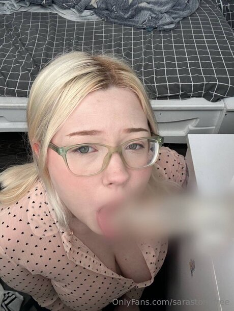 Sarastonefree model hd img