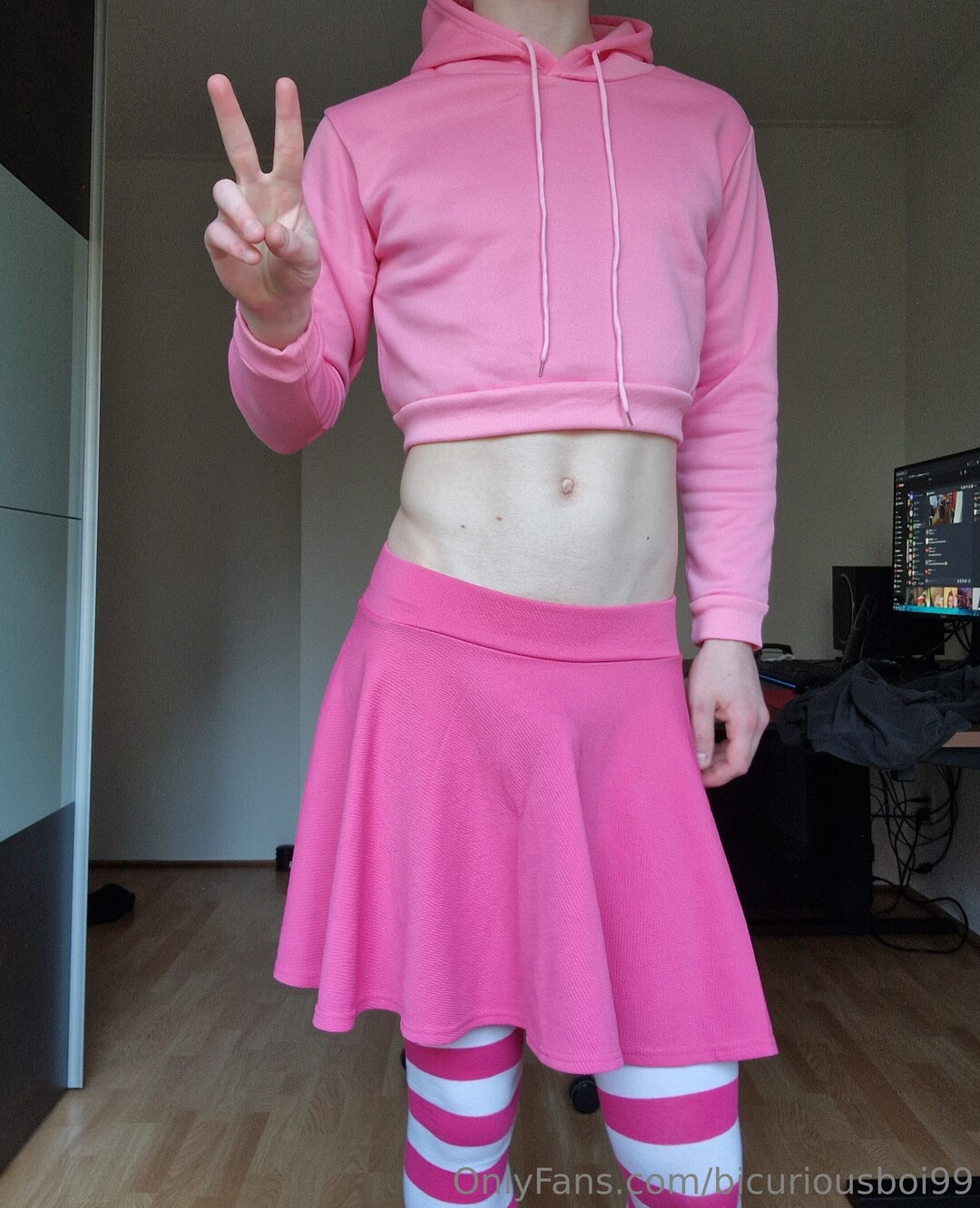 Bicuriousboi99 model naked photos