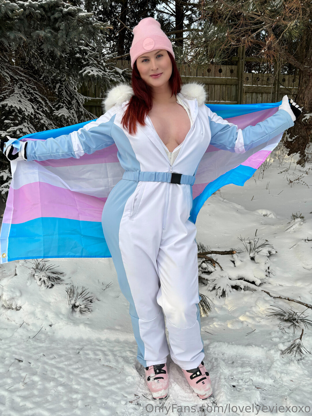 Lovelyeviexoxo model pornographic galleries