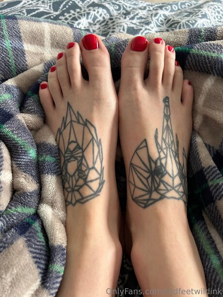 Redfeetwildink model perfect photos