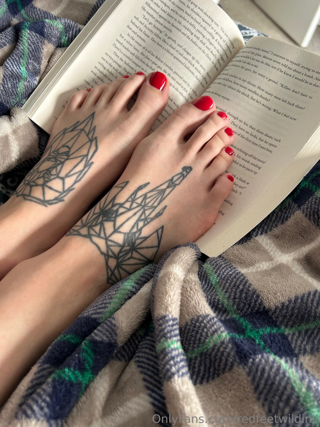 Redfeetwildink model erotic image