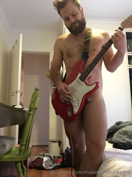 Makelovenotwar69 pornographic model pics