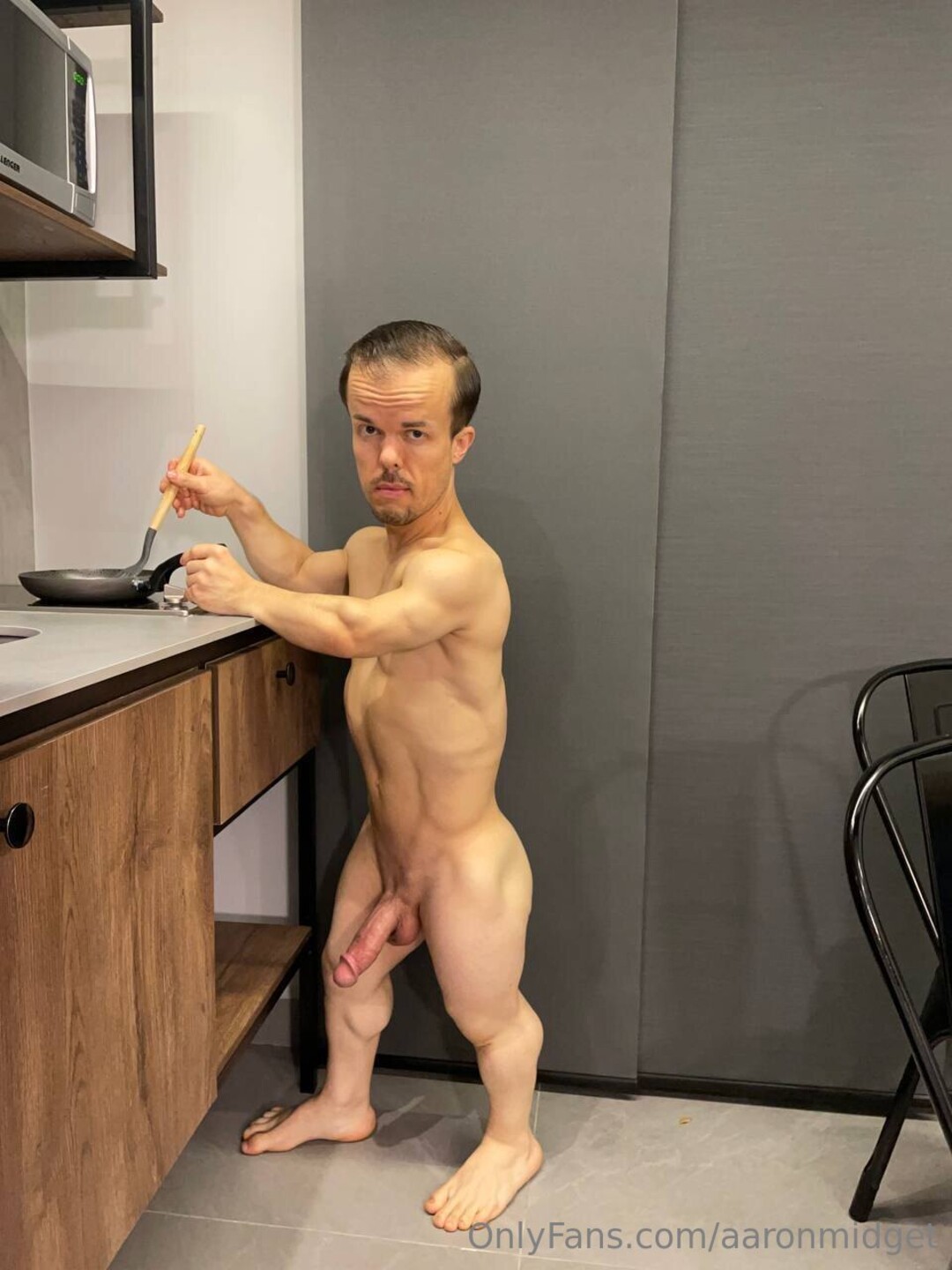 Aaronmidget pornstar nude img