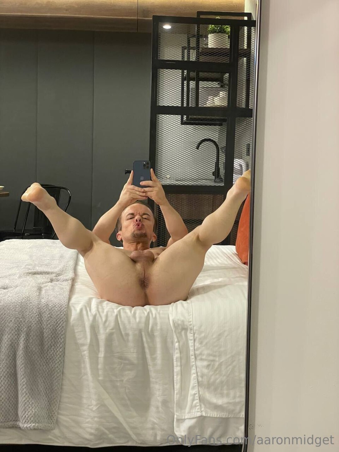 Aaronmidget free pornstar photos