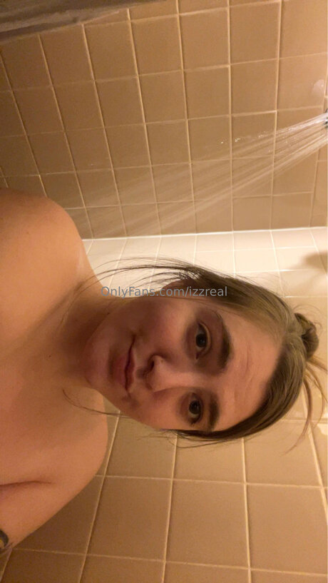 Izzreal high quality model pic