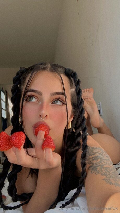 Sakurawaifux pretty actress images