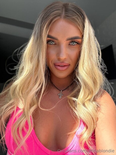 Arinablondie model pretty image