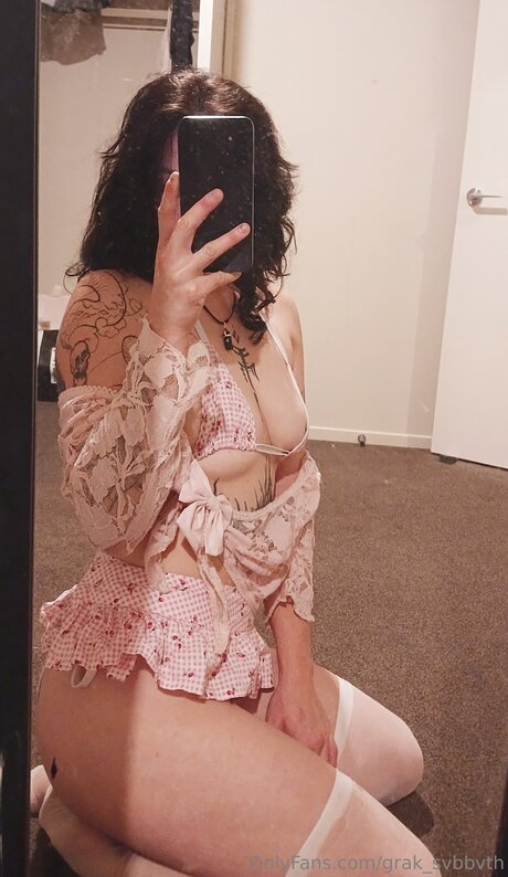 Grak Svbbvth nude model img