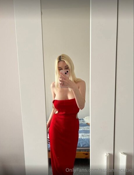 Suzannecutie nude model picture