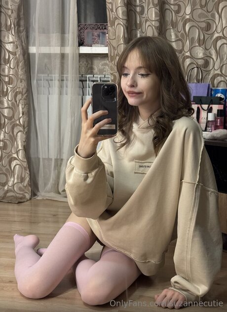 Suzannecutie high quality actress gallery