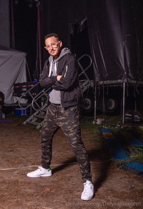 Theycallmeahri model beautiful photos