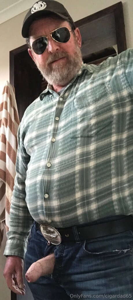 Cigardad65 model hd photo