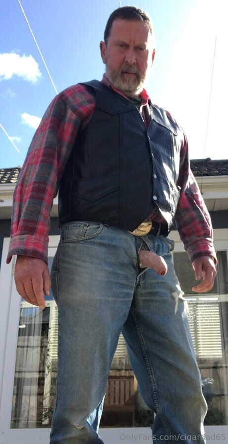 Cigardad65 star exclusive pic