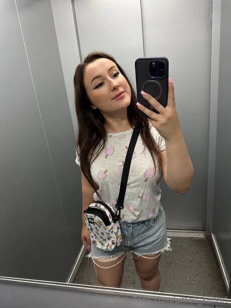 Ameli Kanari star sexy gallery