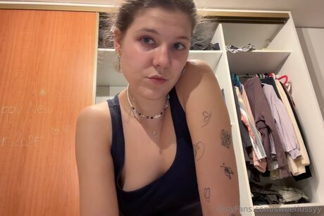 Sweetlussyy pornographic model images