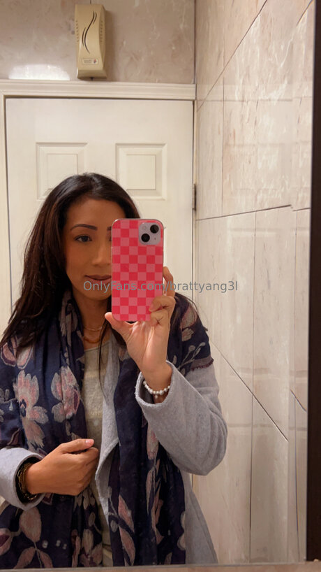 Brattyang3l hot pornstar img