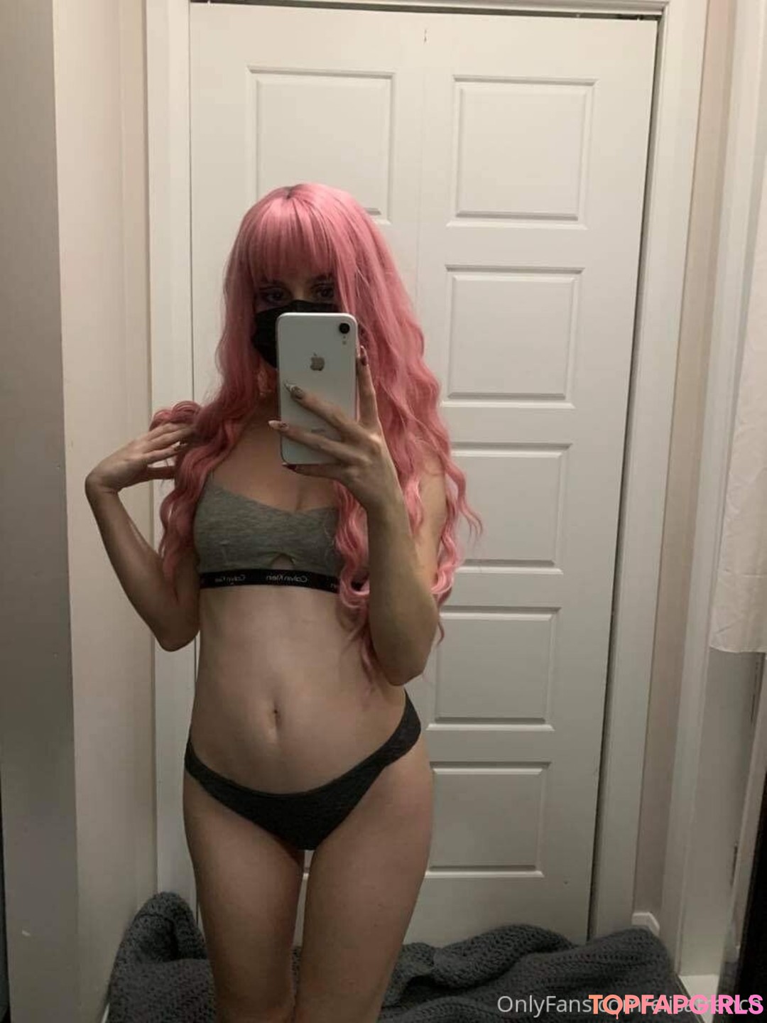 submissive onlyfans pornographic images