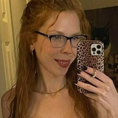 red head redemptionxo free pornstar image