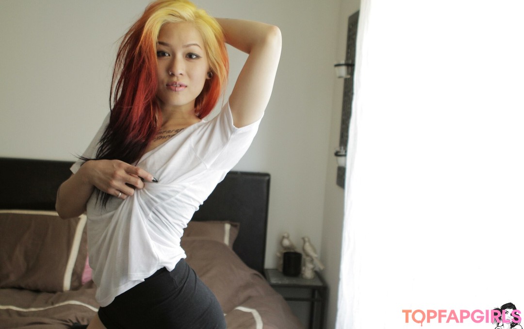 mahnee pornstar nude archive