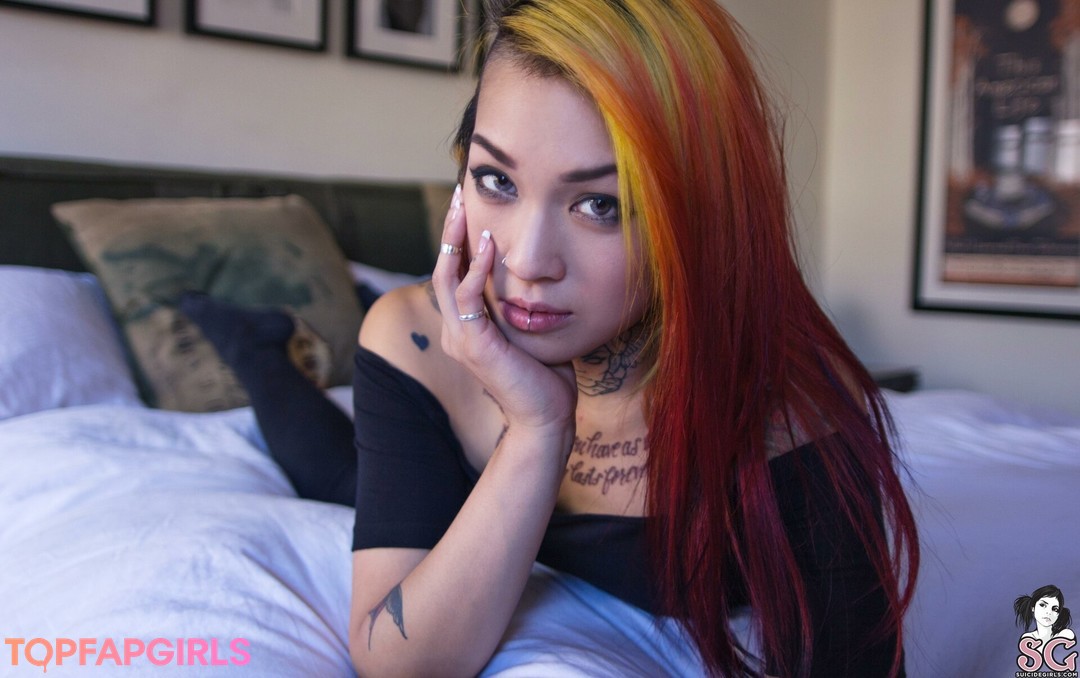 mahnee pornographic actress picture
