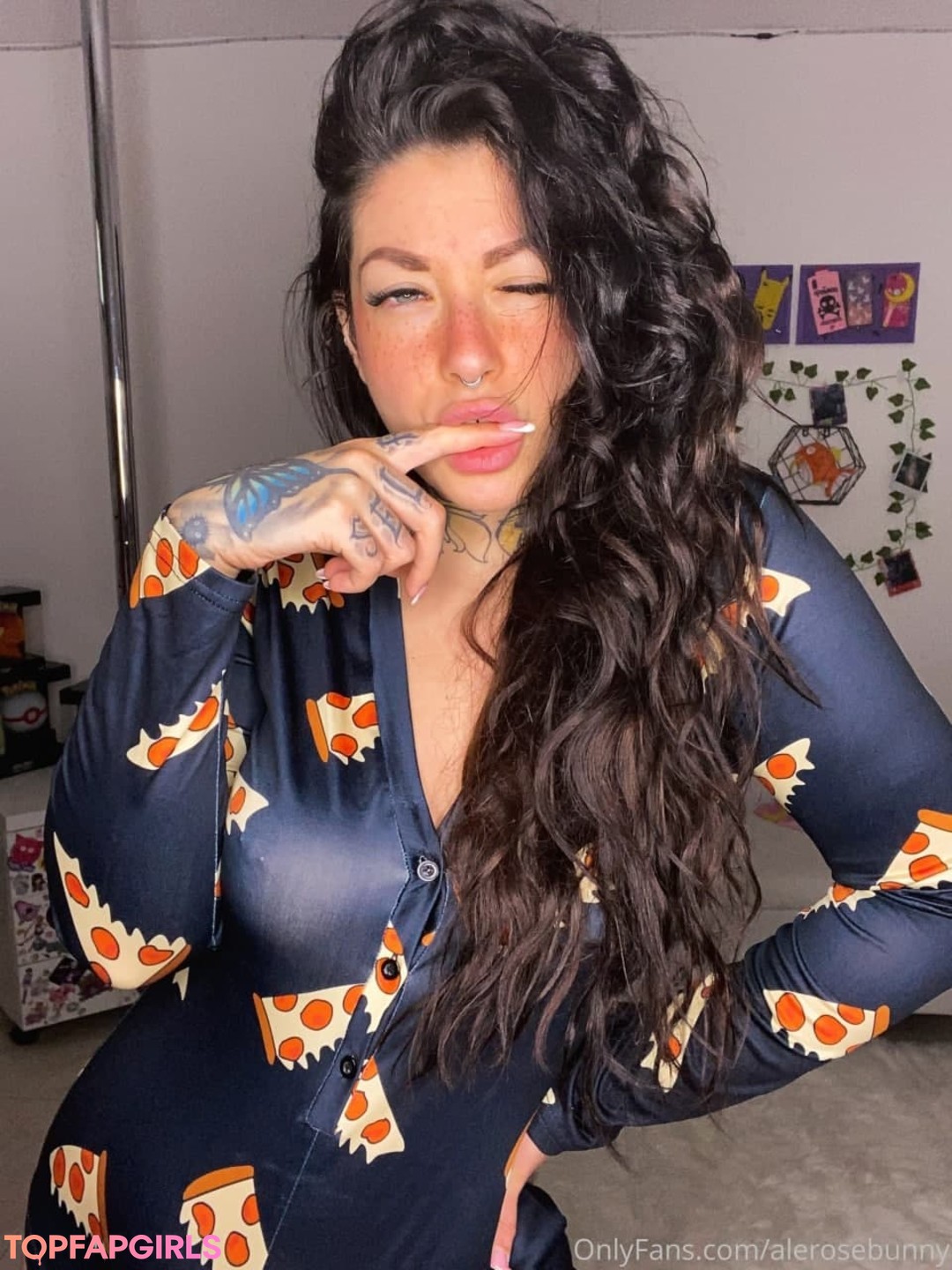 Ale Rose Bunny naked model pics
