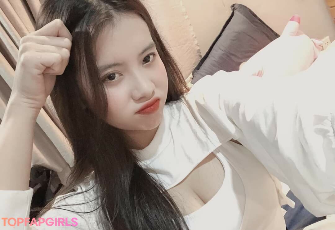 YiYi hot pornstar photo