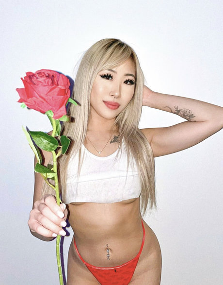 Peachykorean star hot photos