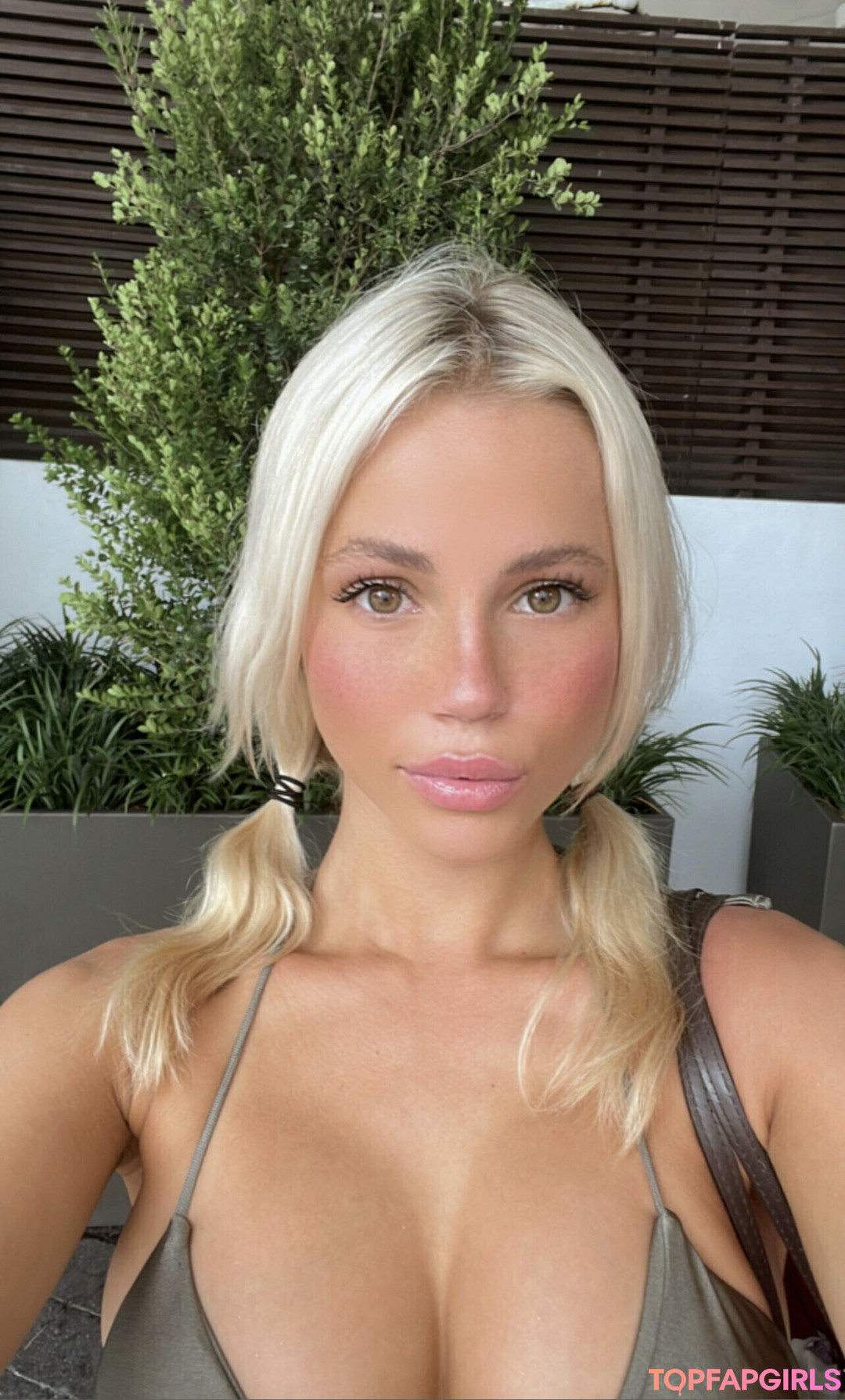 lesbian fisting onlyfans art nude gallery