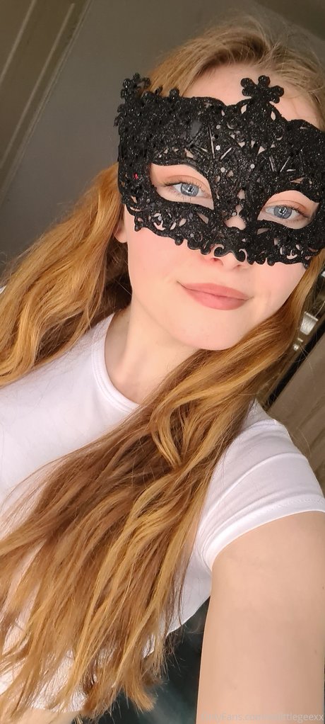 Littlegee pornstar erotic photo