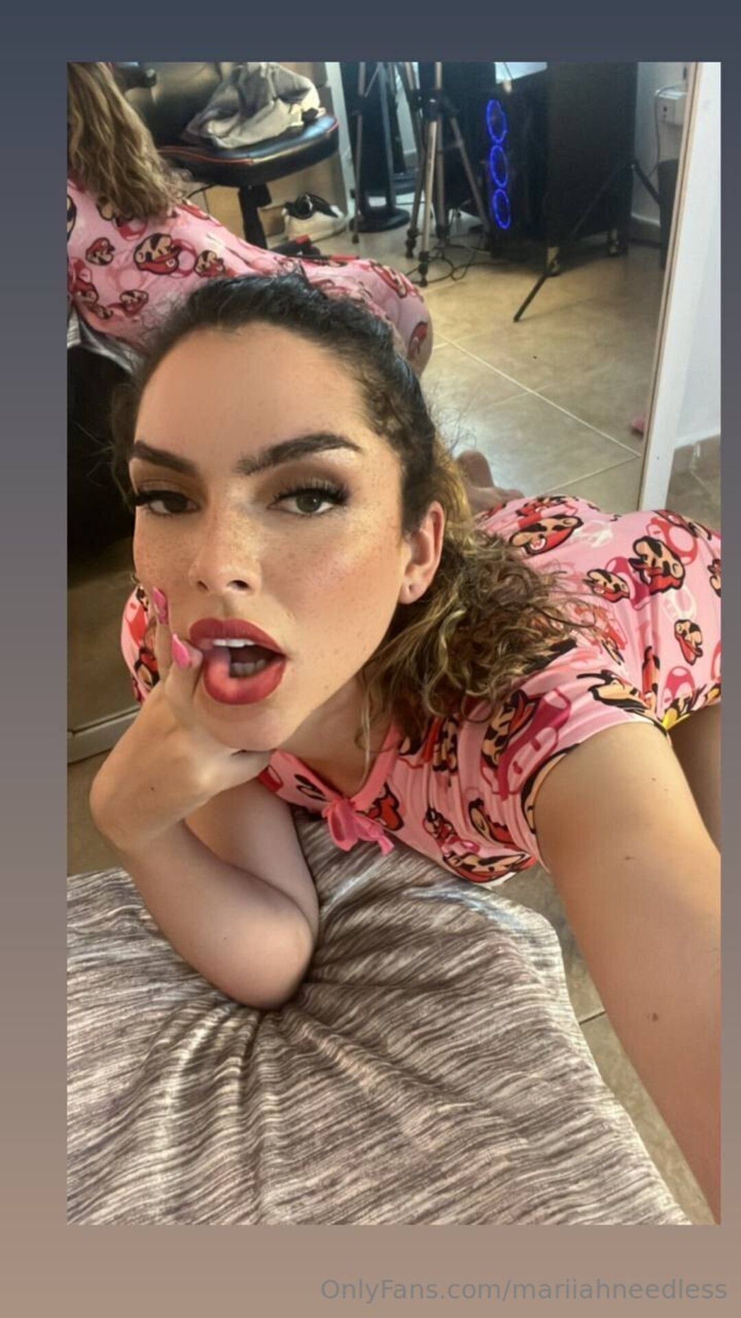 Mariiahneedless art star gallery