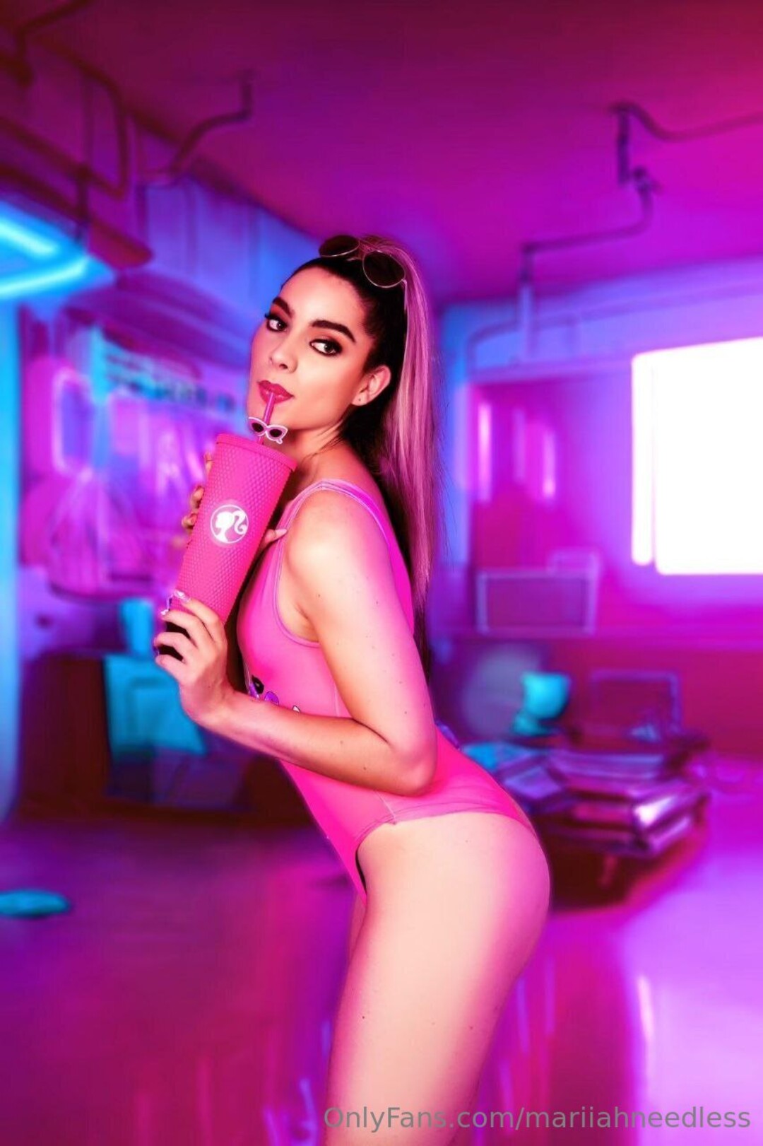 Mariiahneedless exclusive model photo