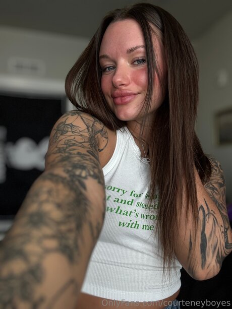 Courteneyboyes pornstar erotic pictures