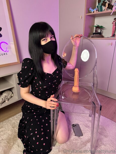 Brattyluna model hot photos