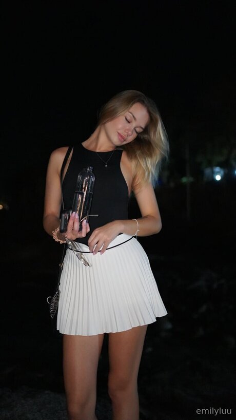 Emilylu model perfect images