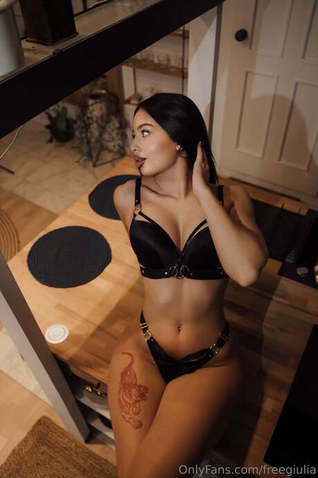 Freegiulia pornstar adult image