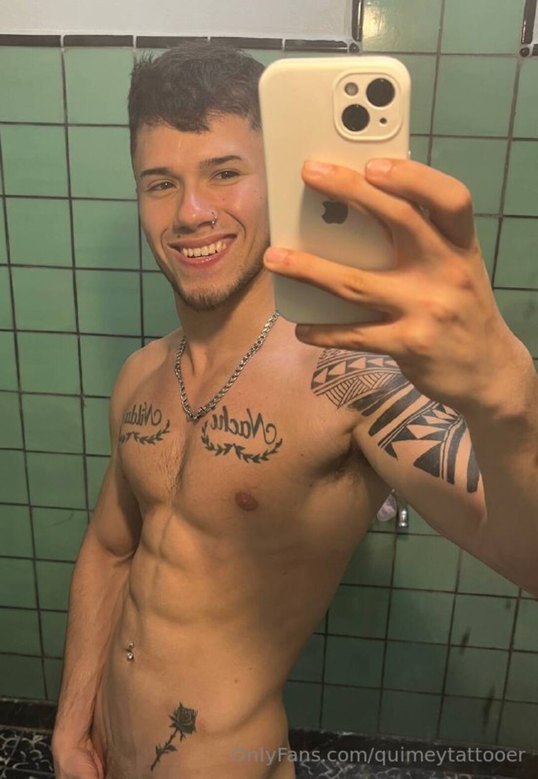 Quimeytattooer adult model pictures